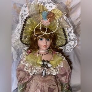 NWOT Fancy Porcelain Doll“All Dressed To The Nines”Very Well Outfitted-CityGirl🎄